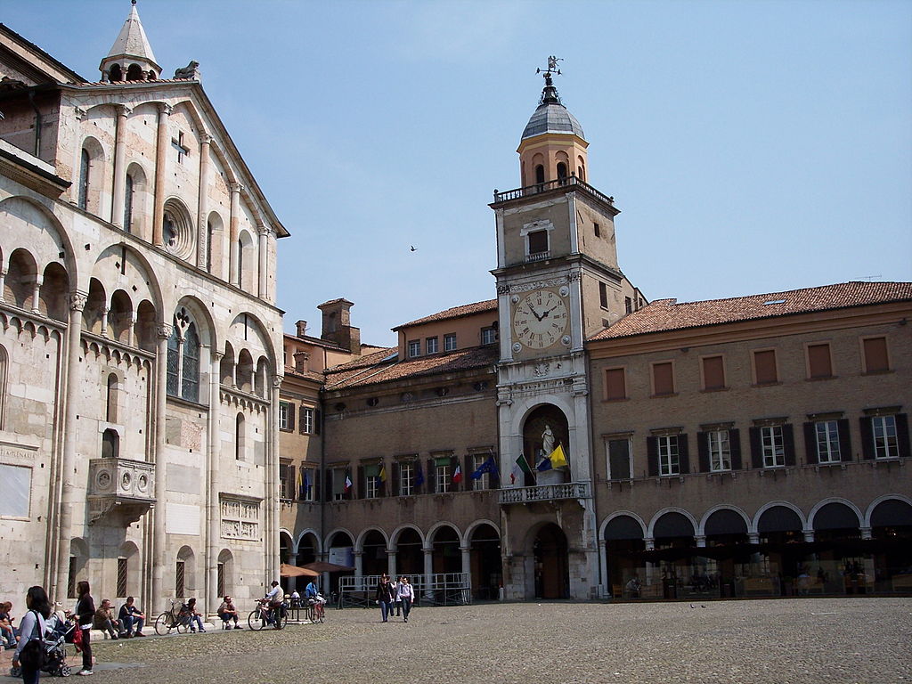 Modena - Piazza Grande - Grazie Italia - Claudio Messina - Business a tavola