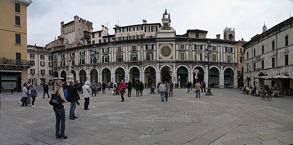 Brescia - Piazza della Loggia - Business a tavola