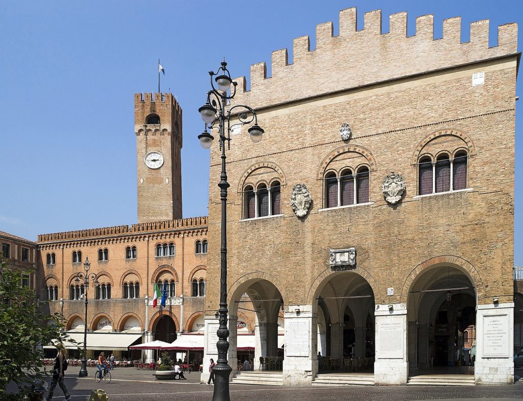 Treviso - Piazza dei Signori - Grazie Italia - Claudio Messina - Business a tavola