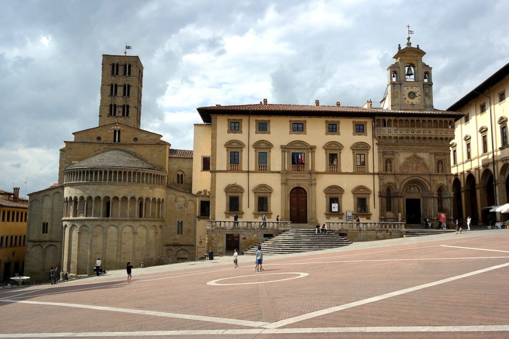 Arezzo – Piazza Grande – Grazie Italia – Business a tavola – Claudio Messina