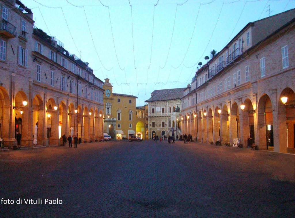 Fermo – Piazza del Popolo – Grazie Italia – Business a tavola – Claudio Messina